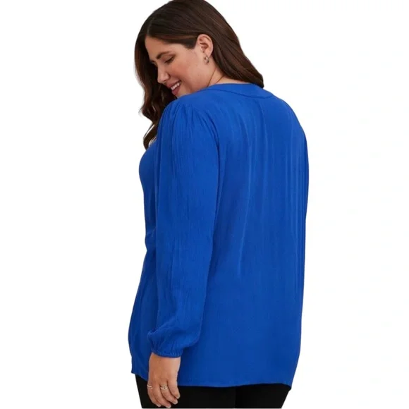 NWT Torrid Plus Crinkle Gauze Lace-Up Top Size 0 (12) in Surf the Web (Blue) - Picture 2 of 8